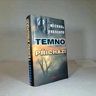 Temno přichází