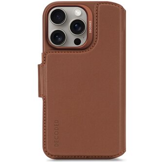 Decoded Leather Detachable Wallet tan - iPhone 16 Pro