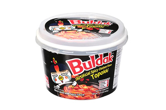 Samyang rýžové koláčky s příchutí pikantního kuřete Buldak, Topokki 185 g Samyang rýžové koláčky s příchutí pikantního kuřete Buldak, Topokki 185 g