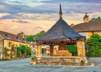 GRAFIKA Puzzle Tržnice v Castle Combe, Cotswolds 500 dílků