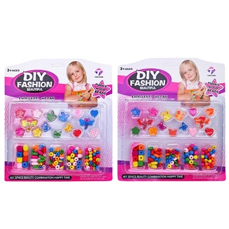 Korálky dřevěné na kartě