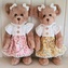 Pár plyšových medvídků v šatičkách