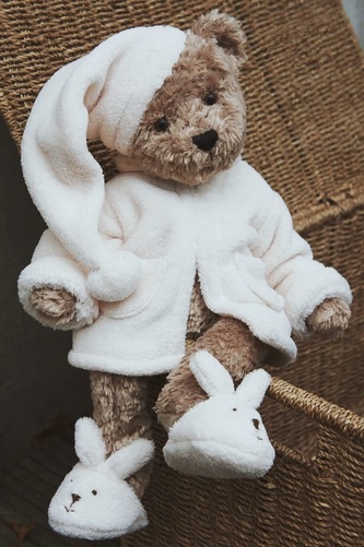 Plyšový medvěd v béžovém županu