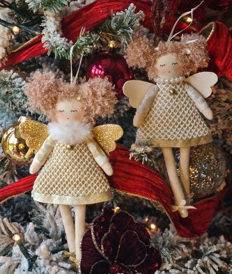 Pár plyšových andílků na pověšení