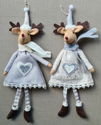 Pár plyšových sobů na pověšení