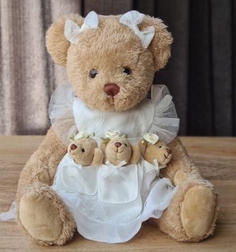 Plyšový medvěd se třemi medvíďaty