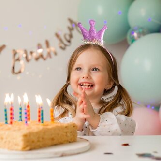 Opaska na włosy LED z koroną 1 z 3 kolorów Birthday Fun, Trendhaus