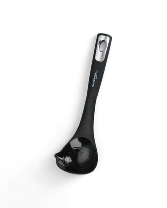 Polévková naběračka s ergonomickou rukojetí