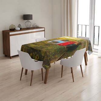Ubrus Červená tramvaj v lese: 145x240 cm