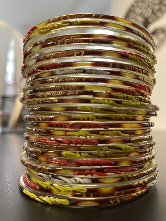 Sada náramků průměr 6,7 cm vícebarevná