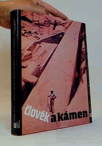 Člověk a kámen