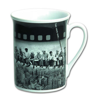 Keramický hrnek "Oběd na vrcholu mrakodrapu"