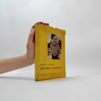 Lidé před aparátem