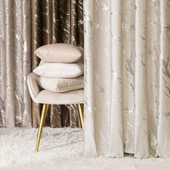 Dekorační vzorovaný závěs s kroužky MARMA 226 krémová/stříbrná 140x250 cm (cena za 1 kus) MyBestHome