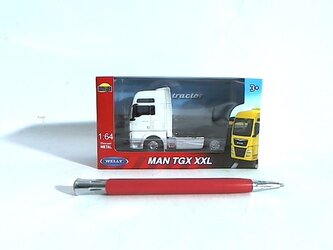 WELLY 1:64 CIĘŻARÓWKA MAN TGX XXL 00800