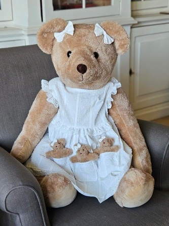 Plyšový medvěd se třemi medvíďaty