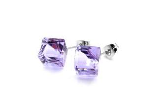Steel Jewelry Náušnice fialové kostky z chirurgické oceli NS250129