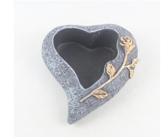 Betonový květináč srdce se zlatou růží 23,5 x 19,5 cm Betonový květináč srdce se zlatou růží 23,5 x 19,5 cm