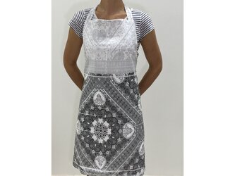 B.E.S. - Petrovice, s.r.o. Kuchyňská zástěra - vzor Kali v krepu