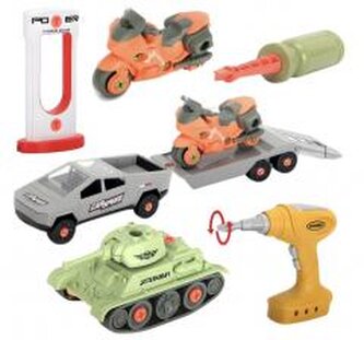 Samochód z przyczepą i czołgiem