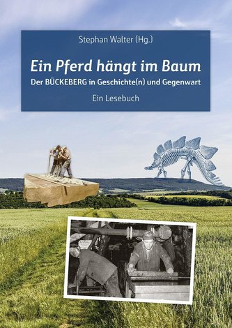 Ein Pferd hängt im Baum
