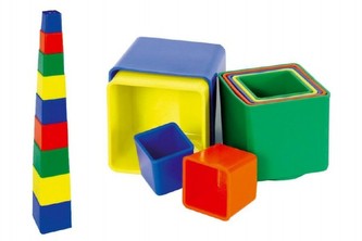 Kubus pyramída skladačka hranatá plast asst 4 farby 9ks v sáčku 9x9x9cm 12m+