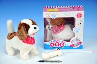 Pes RC plyš 21cm na baterie chodící a štěkající v krabičce