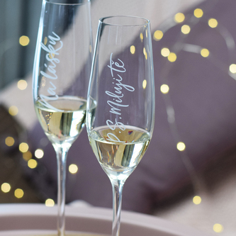 HOUSEDECOR Sklenice na sekt- \"P.S. Miluji tě!\"