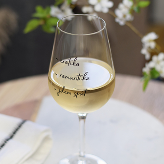 HOUSEDECOR Sklenice na víno - \"Erotika, romantika, jdem spát.\"