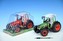 Traktor plast 24,5cm na setrvačník; 2 barvy; v krabičce - 1 kus