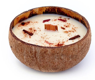 Tropikalia Svíčka v kokosu - vůně Jablko a skořice