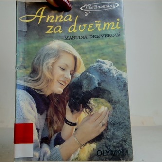 Anna za dveřmi