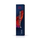 Wella Professionals Permanentní barva na vlasy Koleston Perfect ME™ Vibrant Reds 60 ml Odstín 6/5 woman