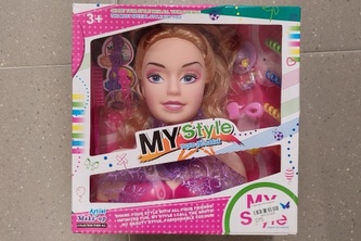 Česací hlava blondýnka