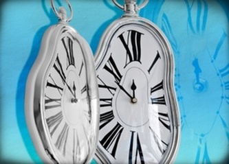 Tekoucí hodiny závěsné