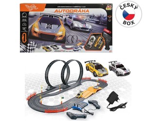 Autodráha 560 cm(136x60x38) se dvěma auty, s EU adaptérem Autodráha 560 cm(136x60x38) se dvěma auty, s EU adaptérem