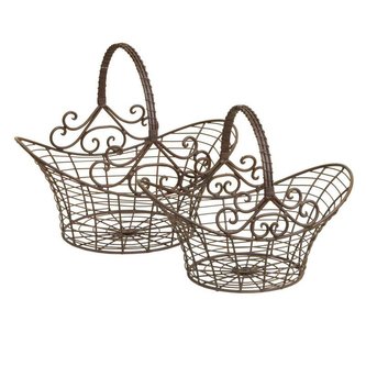 Sada dvou drátěných košíků.