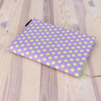 Obal na knihu Puntíky kiwi na fialkové