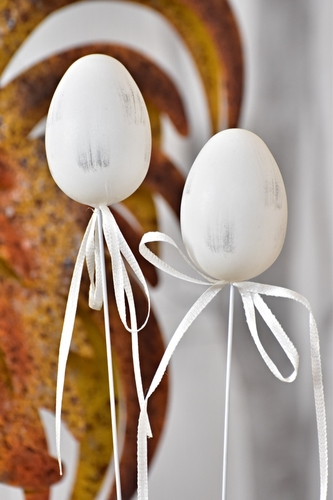 Plastové vajíčka na špajli, bielo-šedá s/6, 6 cm