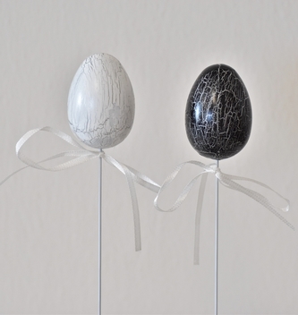 Plastová vajíčka na špejli, s/12, 4 cm