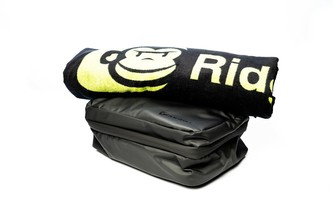 RIDGEMONKEY: Kosmetická taška LX Bath Towel and Weatherproof Shower Caddy Set