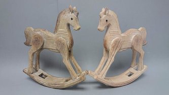 Houpací koník design dřevo