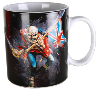 Biely keramický hrnček Iron Maiden: The Trooper (objem 300 ml)