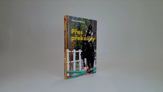 Přes překážky