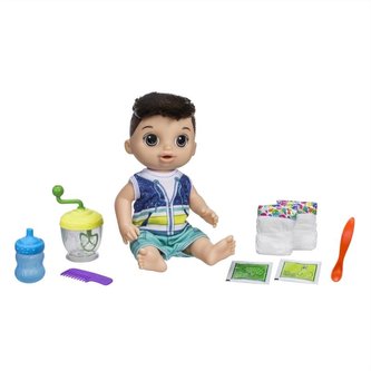 BA Tmavovlasý chlapec s mixérem