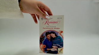 Pod stromeček: děťátko