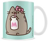 Keramický hrnek Pusheen & Hello Kitty: A Good Book & A Glass Of Milk (objem 315 ml)