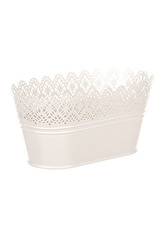 Truhlík kovový, krajkový okraj, krémová barva.