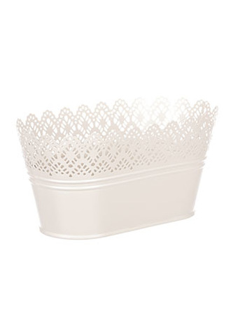 Truhlík kovový, krajkový okraj, krémová barva.