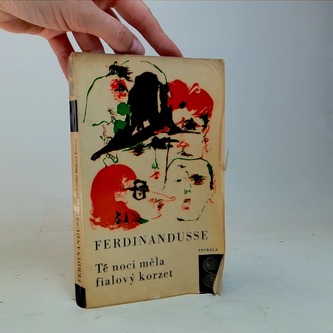 Té noci měla fialový korzet